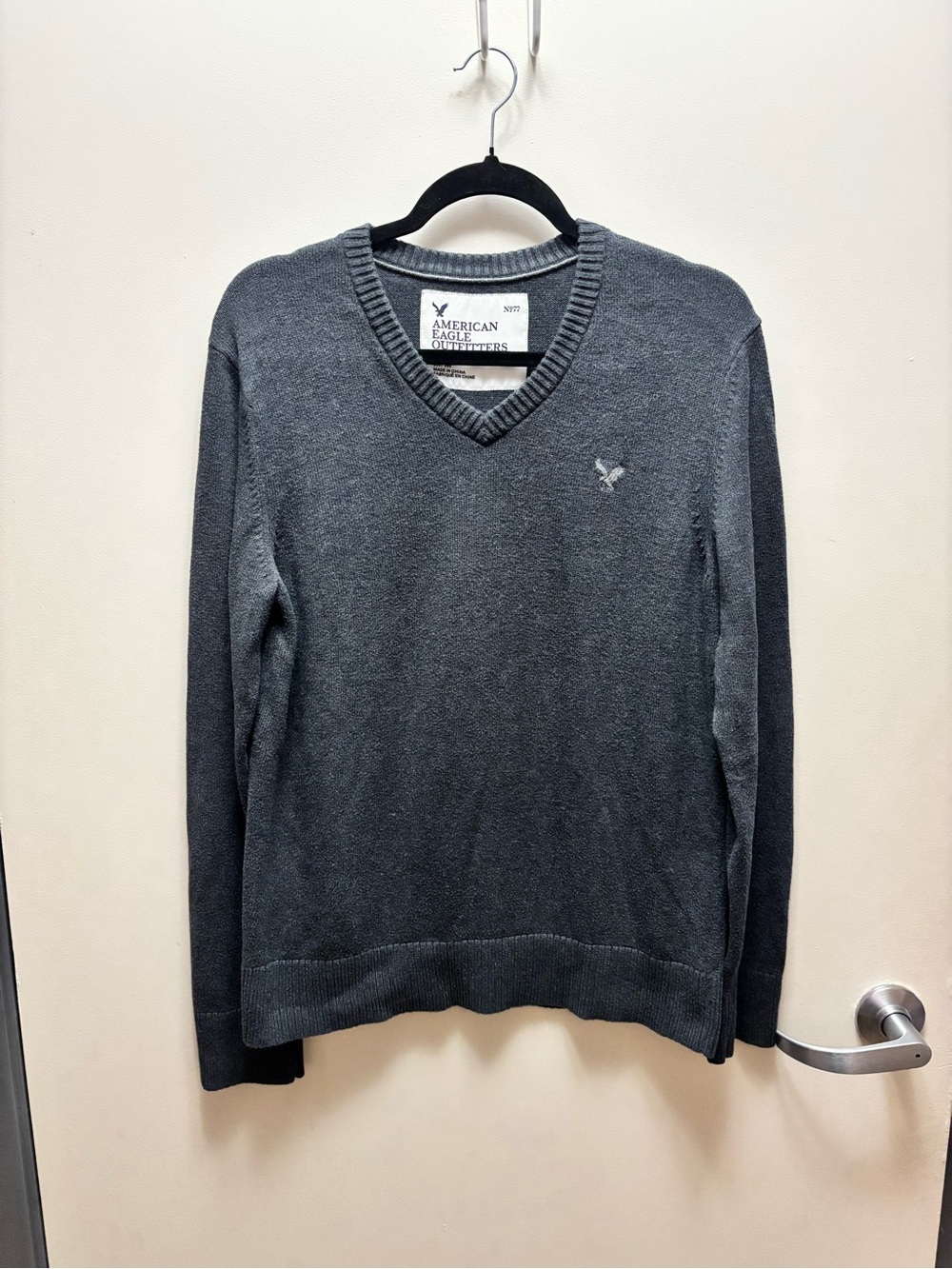American Eagle Outfitters Men's 100% cotton size M Dark Gray V-Neck Sweater